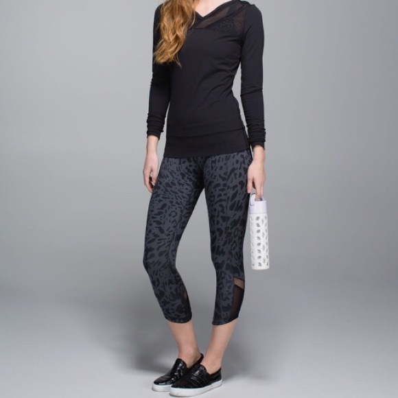 LuluLemon | Just Breathe Crop - Picture 3 of 8